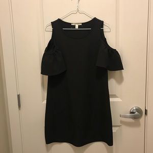 ✨Black trendy shift dress! ✨